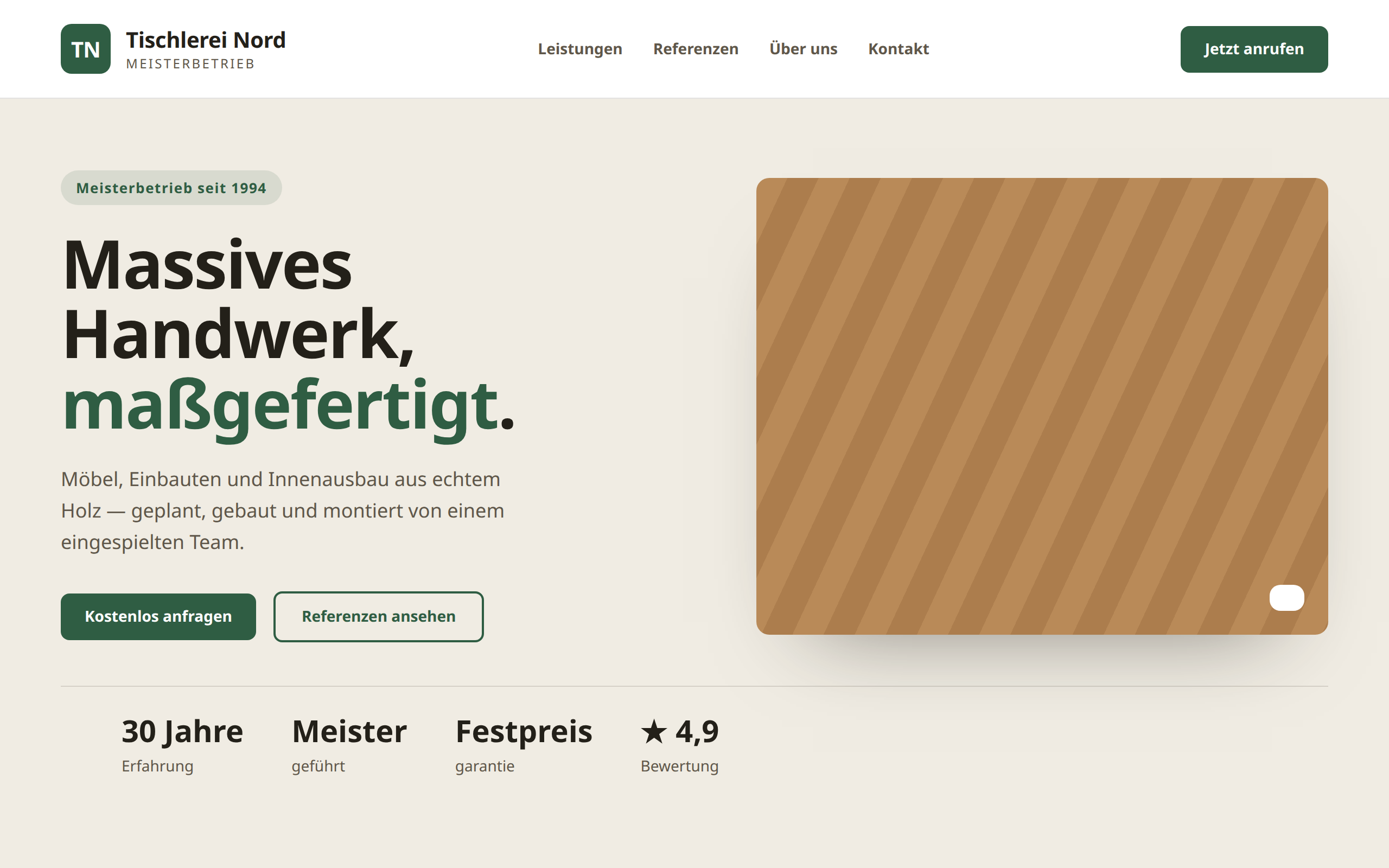 Studioentwurf einer Website für einen Tischler-Meisterbetrieb: helles Layout, grüner Akzent, klare Vertrauens-Signale